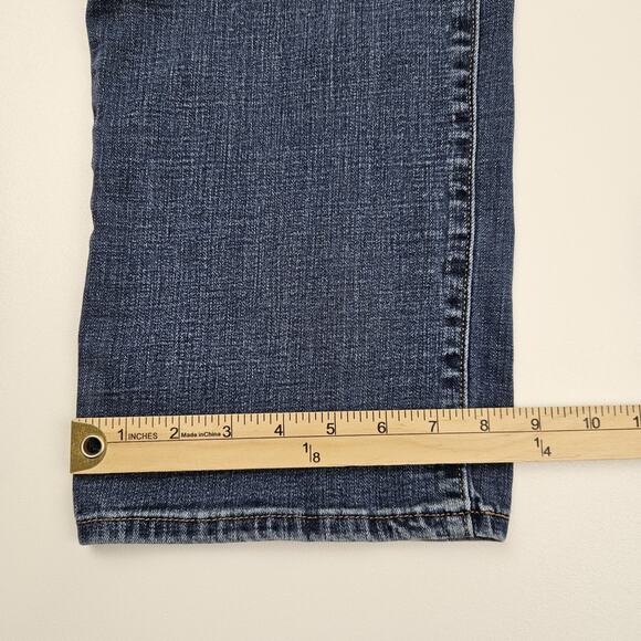 Levis 414 Classic Straight Women's 18W Mid-Rise Medium Wash Stretch Denim Plus - Picture 9 of 9